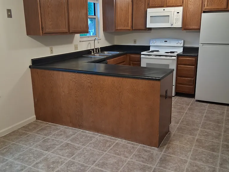 1728 Forsythia Ct — Photo 8