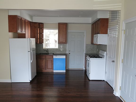 2nd image of 4130 W Henderson St #1W