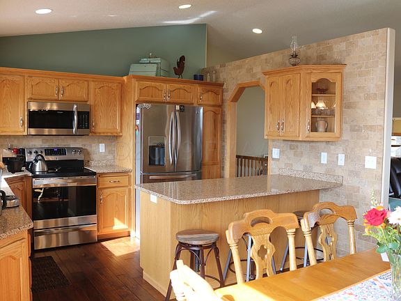 5th image of 1564 1st St
