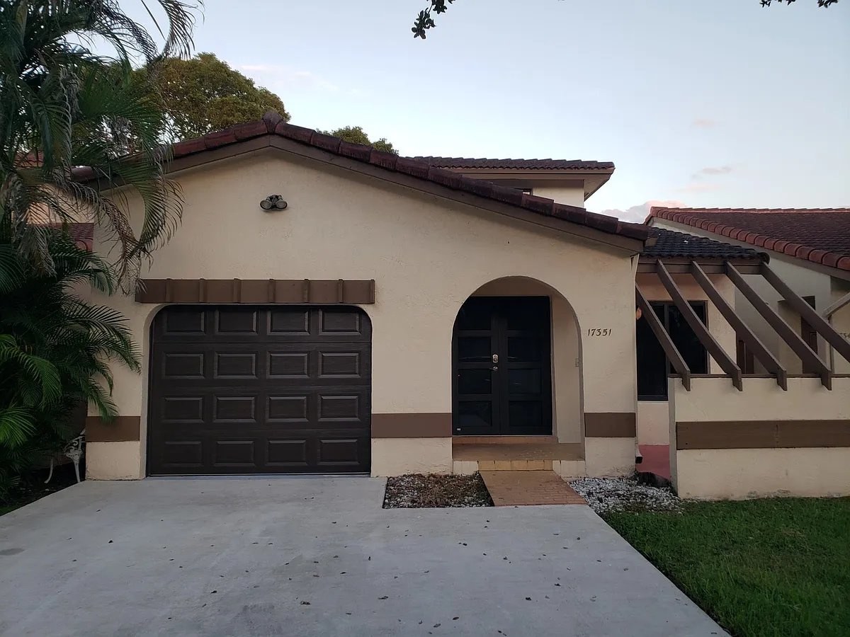 I car garage - 17351 NW 66th Pl