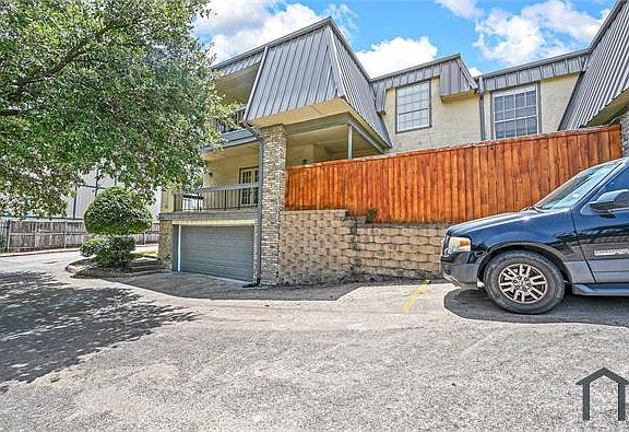 3rd image of 8560 Park Ln #106
