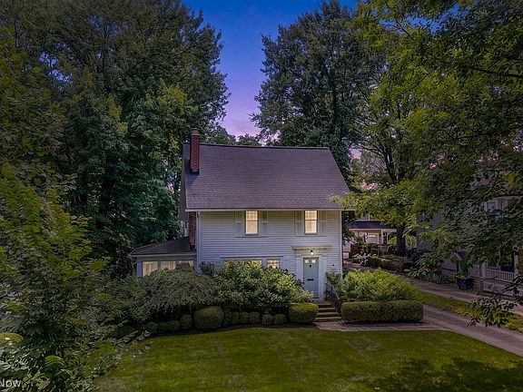 2nd image of 160 Aurora St