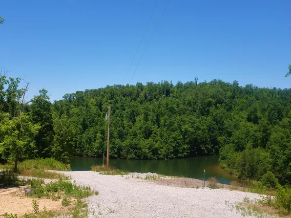 8 Piper Lot Ln, East Bernstadt, KY 40729