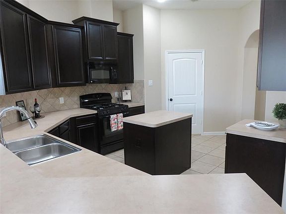 4th image of 21390 Village Crossing Ln