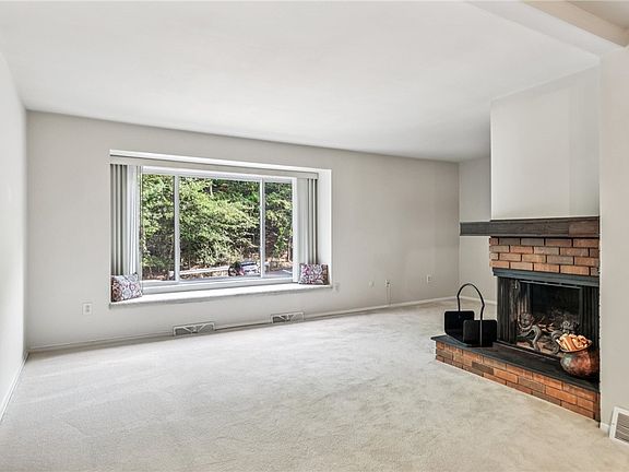 4th image of 631 Maplewood Ct