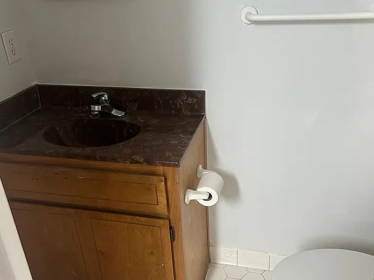 11 Poulton Dr E #F — Photo 8