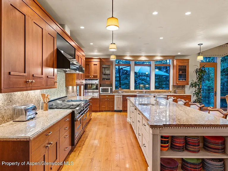 691 Pfister Dr — Photo 19