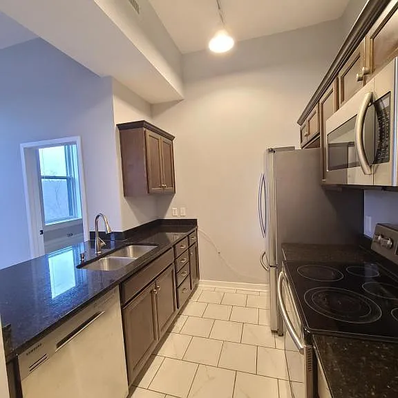 112 W Washington Blvd — Photo 10