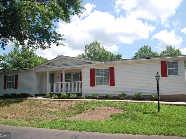 425 Westbury Dr, Souderton, PA 18964