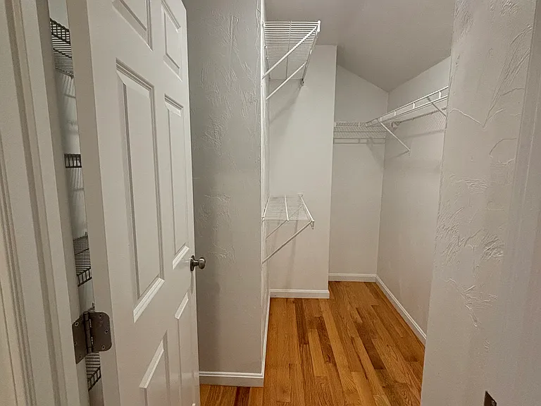 61-63 Apthorp St — Photo 26