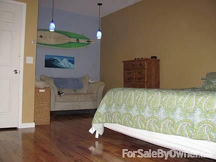 Master Bedroom Retreat : Master Bedroom Suite has attached sitting area and large walk-in closet.