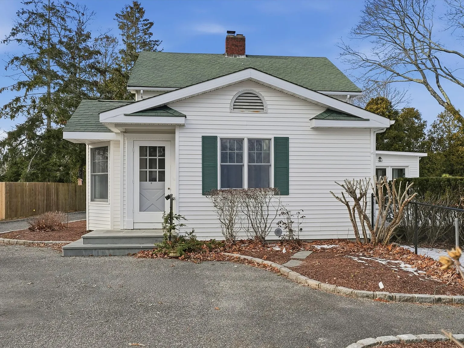 3 bed, 2200 sqft, $5,250 — Photo 2