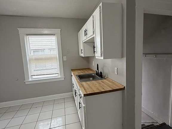 4th image of 3348 W 100th St Unit 1