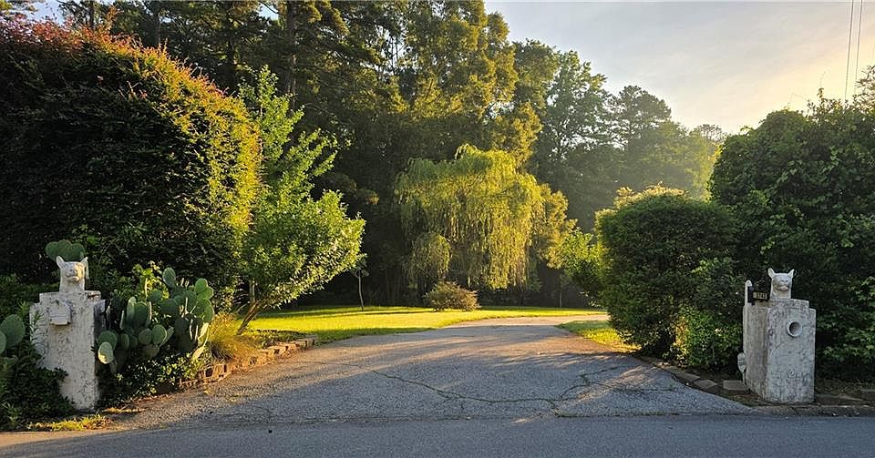 1st image of 2742 Cliffview Dr SW