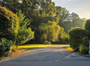 2742 Cliffview Dr SW, Lilburn, GA 30047