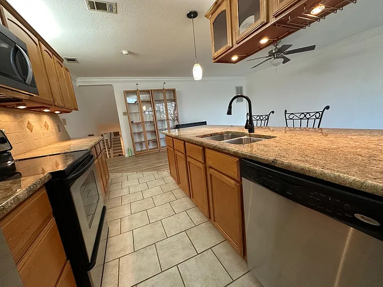 510 E Avenue J #C — Photo 11