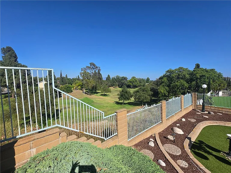 2200 Camino Rey — Photo 27