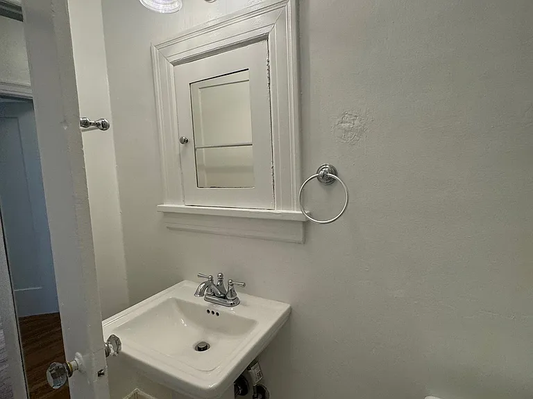 1949 N Vermont Ave #4 — Photo 28
