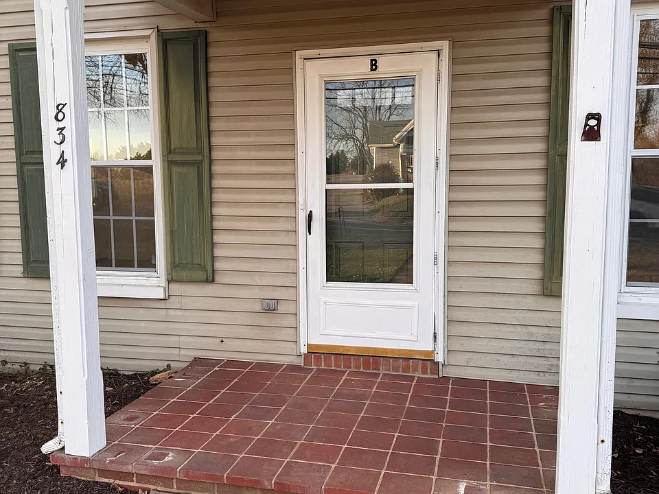 834 Washington Rd #2