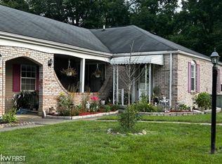 2096 Painted Post Dr, Flushing, MI 48433