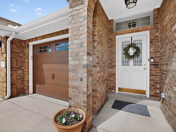 2nd image of 9509 Macallan Rd NE