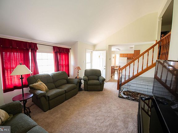 3rd image of 177 Pinefield Ct