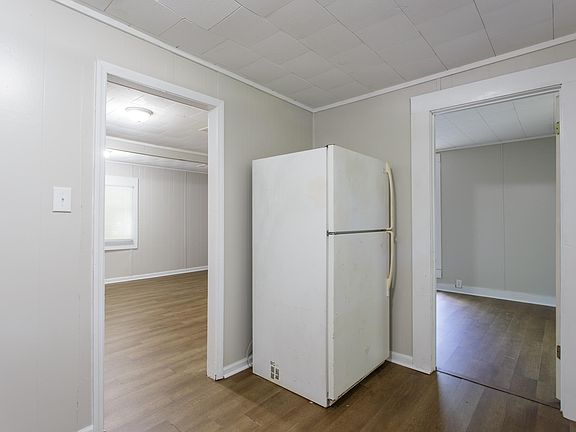 3rd image of 1008 N Oak St #B