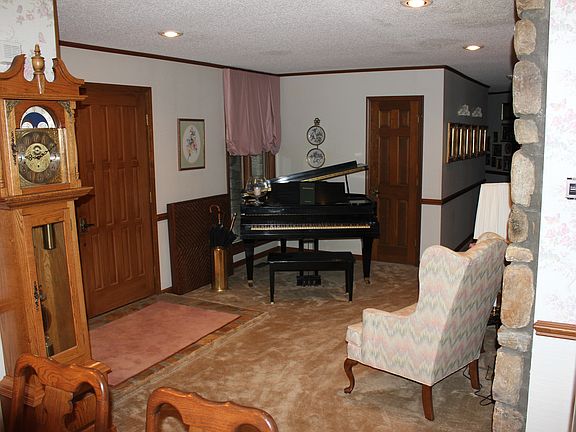 3rd image of 2461 Debras Ln