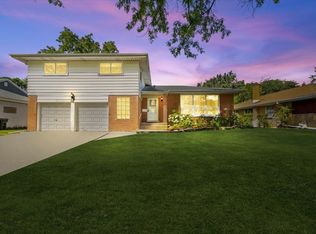 300 S We Go Trl, Mount Prospect, IL 60056
