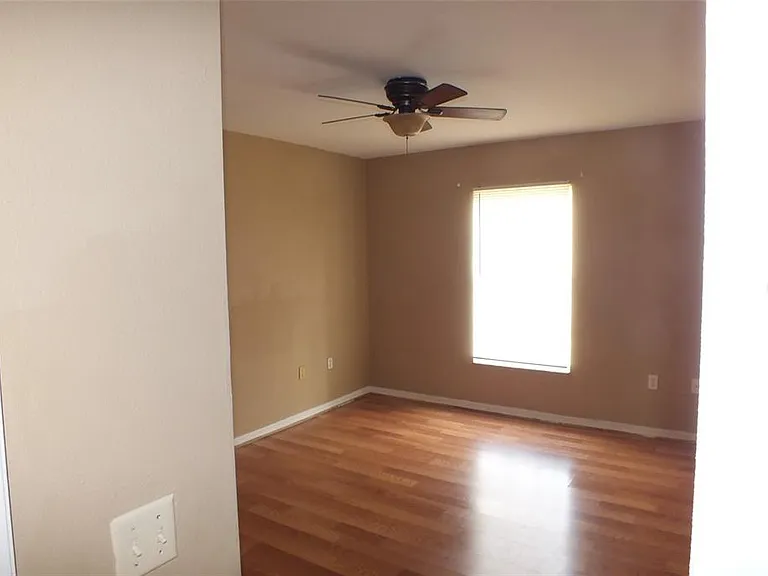 437 Fish Hawk Dr — Photo 2