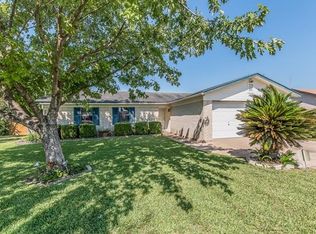 221 Green Pasture Dr, Hutto, TX 78634