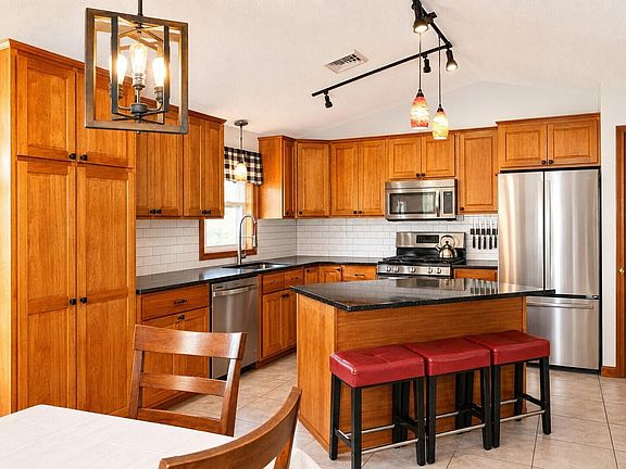 5th image of 80 Taber Hill Road