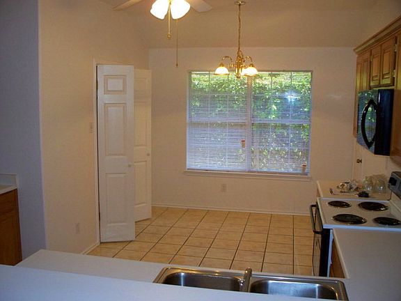 4th image of 123 Creekside Dr