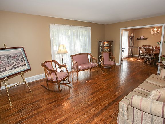 5th image of 1370 Forest Ave