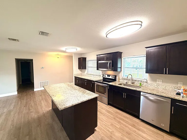 513 Balfour Dr — Photo 11