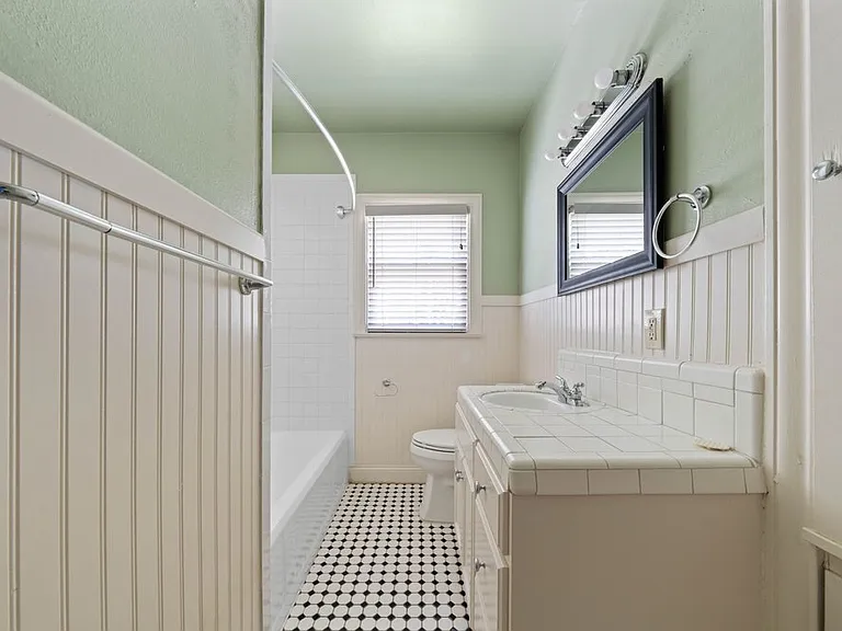 109 W Norwood Ct #2 — Photo 6