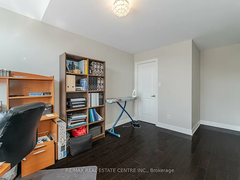 34 Alex Campbell Cres — Photo 25