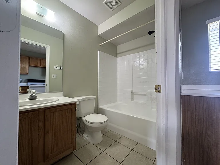 446 N 400 W — Photo 3