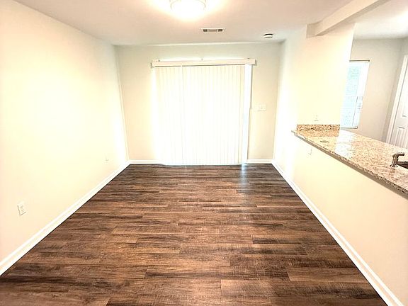5th image of 3319 Willow Lane Dr