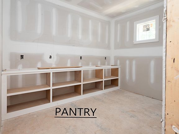 5th image of 1039 Heather Ln