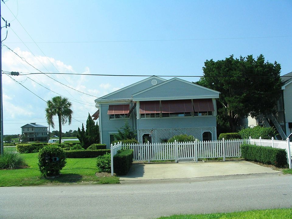 Front View- Carolina Blvd.
