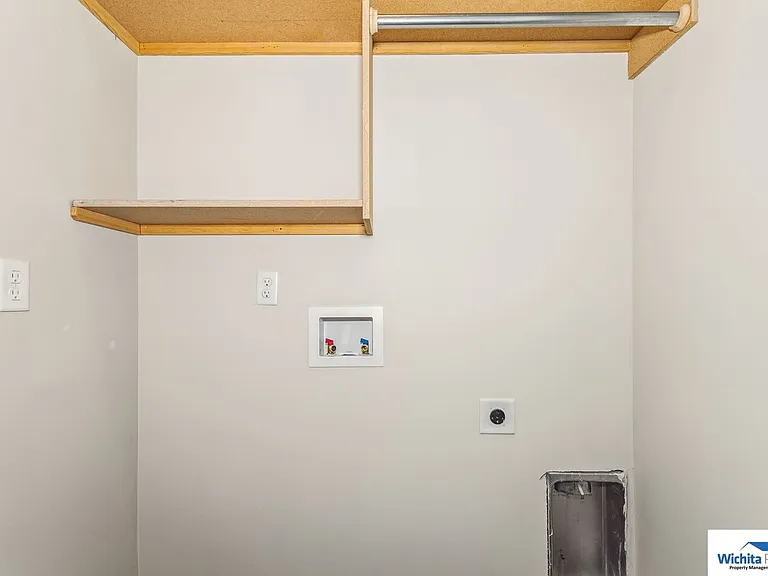 536 Martens Ct — Photo 9