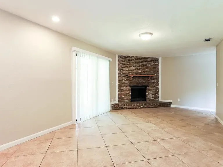 8390 Country Creek Blvd — Photo 4