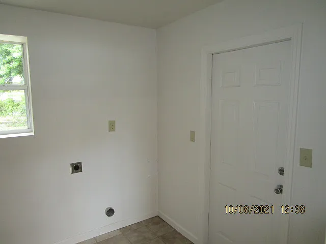 1262 Essex Rd — Photo 11