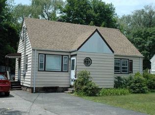 14 Ann St, Bloomingdale, NJ 07403