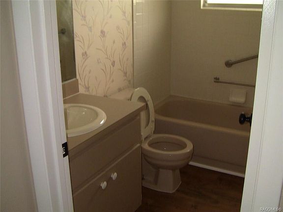 4th image of 163 W Thistle Pl
