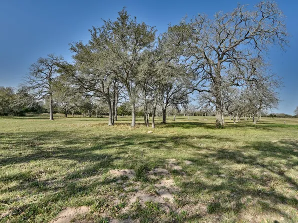 225 Private Road 4007, Hallettsville, TX 77964