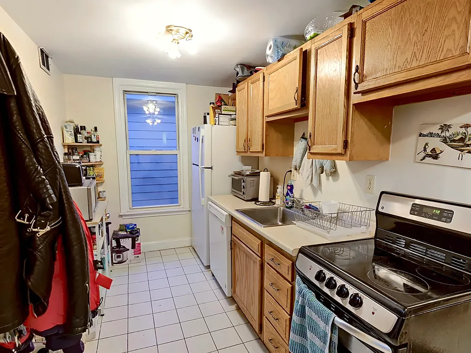 216 Freeman St #2A