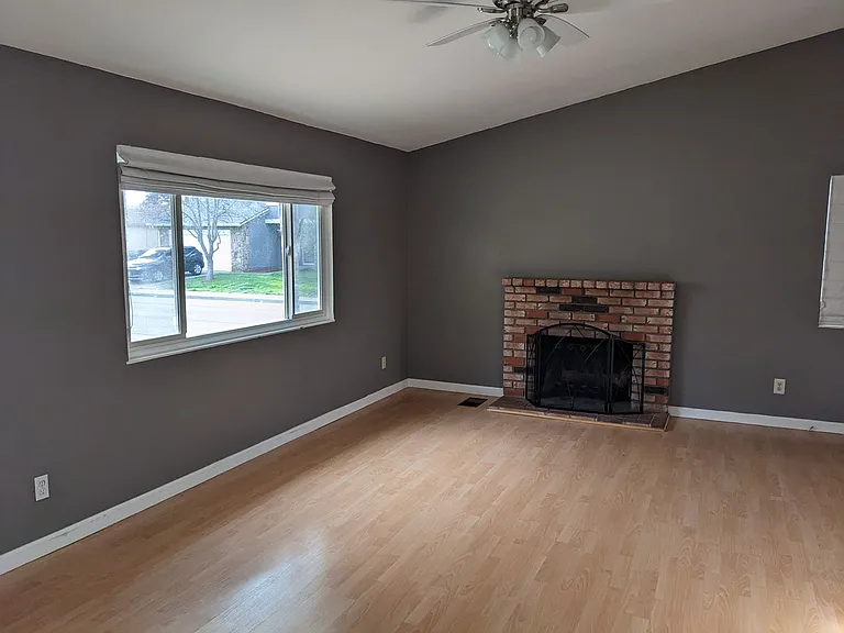 908 Labrador Way — Photo 2
