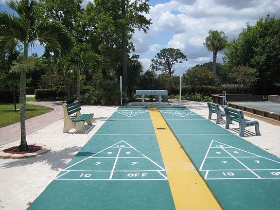 SHUFFEL BOARD COURT